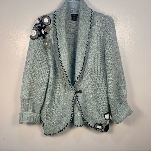 Tally Ho Sweaters - VTG Tally Ho Mohair Floral Appliqué Toggle Button Cardigan Sweater